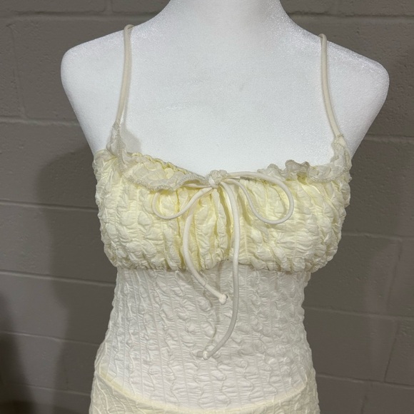 PrettyLittleThing Cream Textured Ruched Tie Shift Dress NWT - Picture 4 of 6